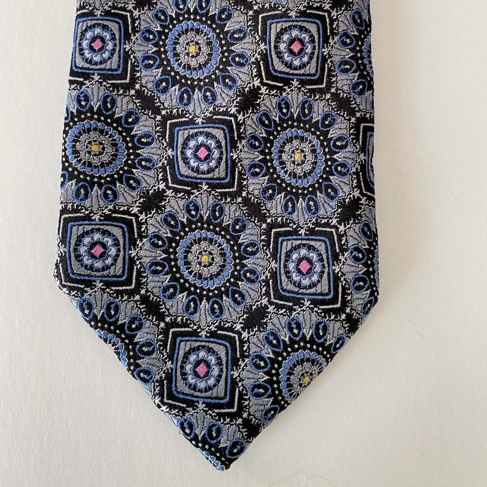 Santorelli tie